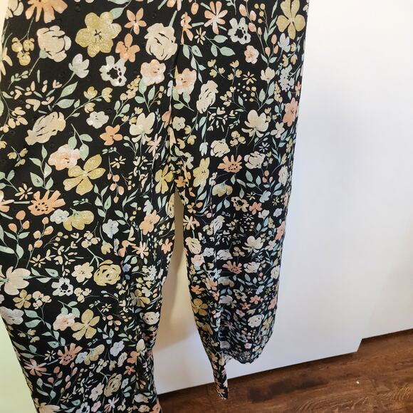 Stylish Black Floral Romper - Open Back, Lightweight, Spring/Summer Fashion, SzM - Picture 6 of 9